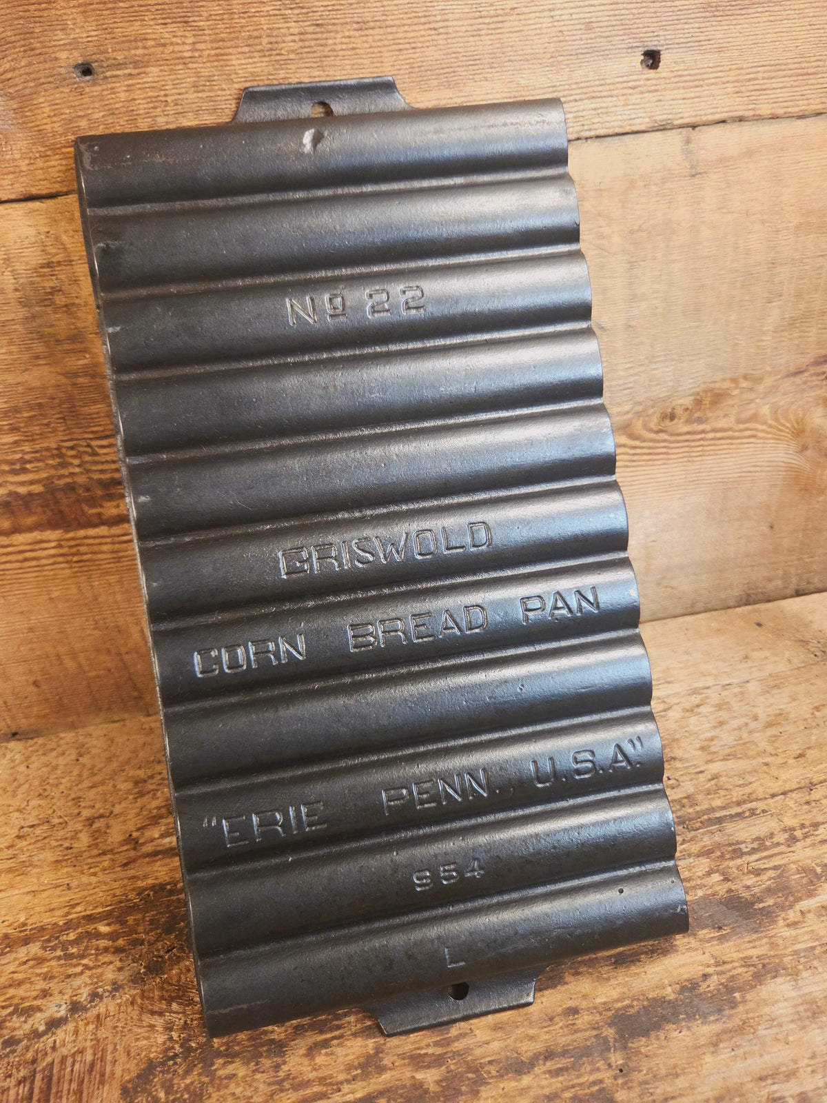 Breadsticks! 1930’s Era Griswold No. 22 Corn Bread Pan 11 cup ’Erie Penn USA,’ 954 L - Bakeware