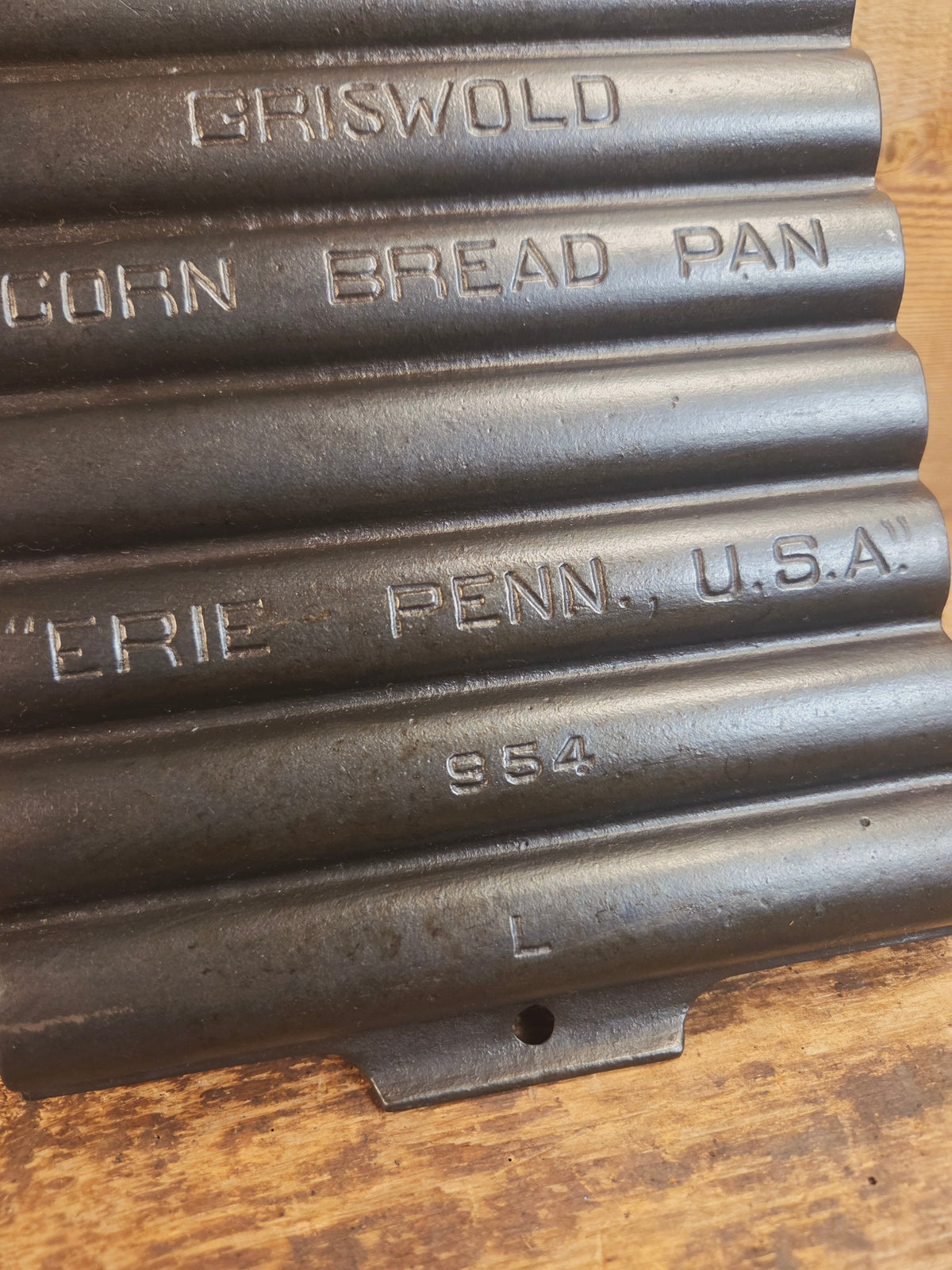 Breadsticks! 1930’s Era Griswold No. 22 Corn Bread Pan 11 cup ’Erie Penn USA,’ 954 L - Bakeware