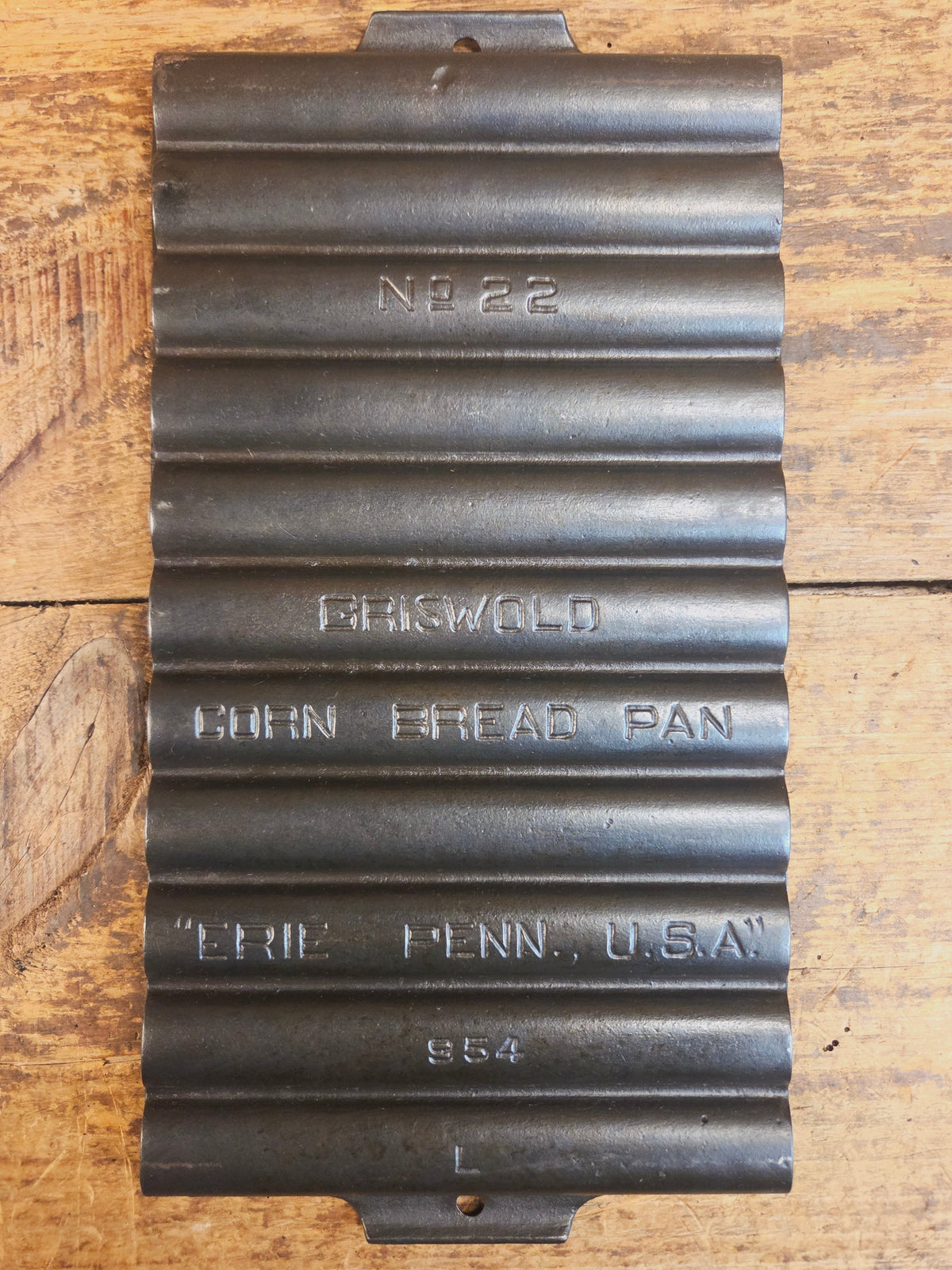 Breadsticks! 1930’s Era Griswold No. 22 Corn Bread Pan 11 cup ’Erie Penn USA,’ 954 L - Bakeware