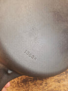 Big 1930’s Wagner Ware #10 Cast Iron Skillet with Stylized Logo 1060 H. Great Bacon skillet! - Skillet