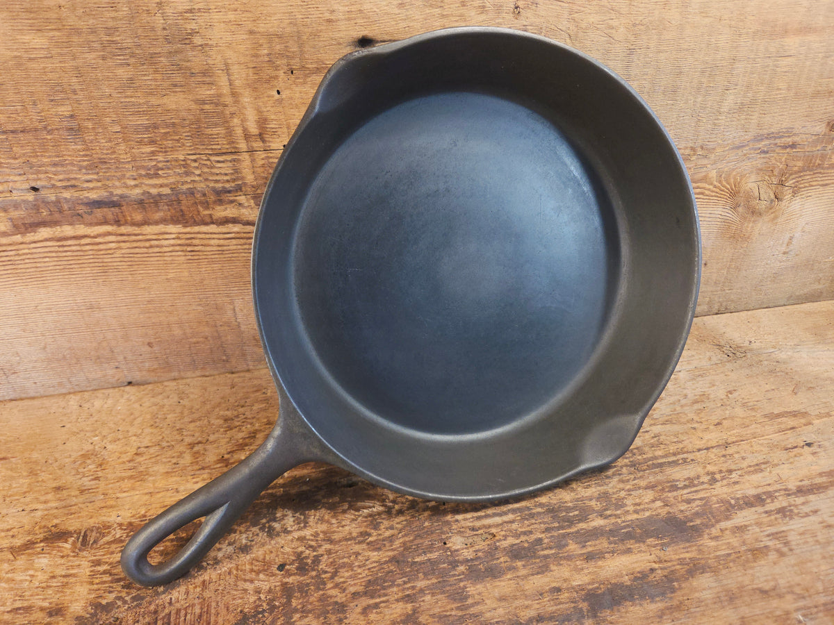 1920’s Chicago Hardware made Favorite Cook Ware #8 Cast Iron Skillet - Skillet