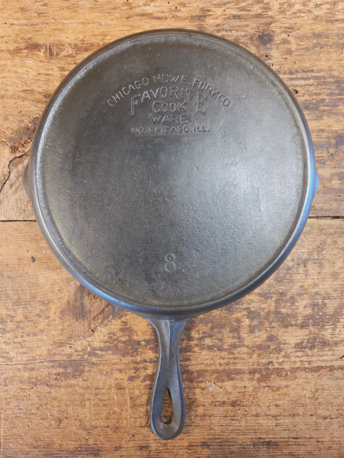 1920’s Chicago Hardware made Favorite Cook Ware #8 Cast Iron Skillet - Skillet