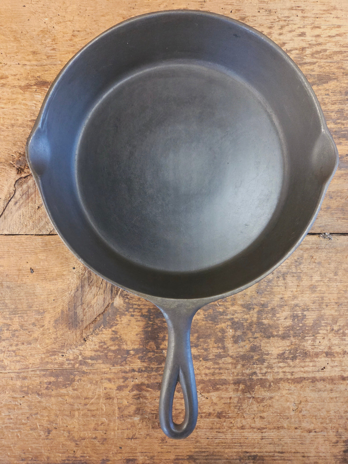 1920’s Chicago Hardware made Favorite Cook Ware #8 Cast Iron Skillet - Skillet