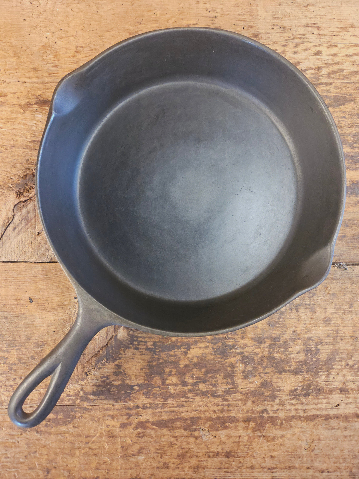 1920’s Chicago Hardware made Favorite Cook Ware #8 Cast Iron Skillet - Skillet