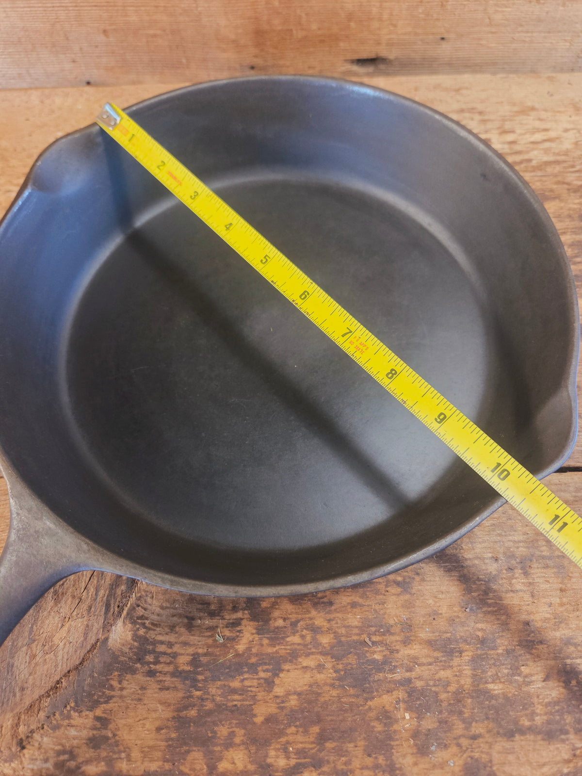 1920’s Chicago Hardware made Favorite Cook Ware #8 Cast Iron Skillet - Skillet