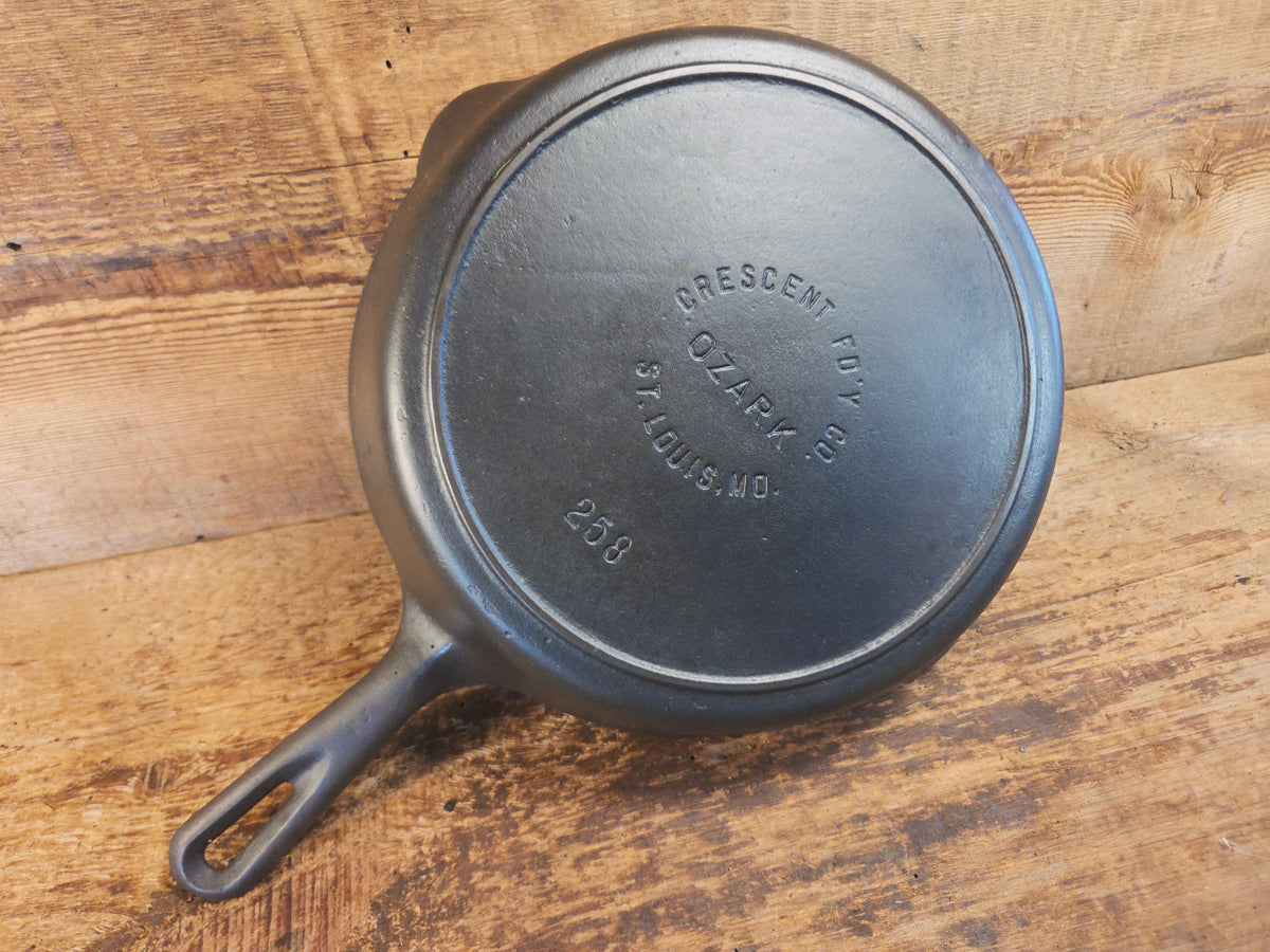 Midwest favorite! Missouri made Crescent Fndry ’Ozark’ #8 Cast Iron Skillet #258 - Skillet