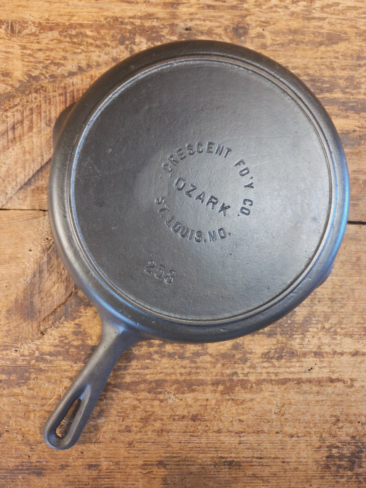 Midwest favorite! Missouri made Crescent Fndry ’Ozark’ #8 Cast Iron Skillet #258 - Skillet