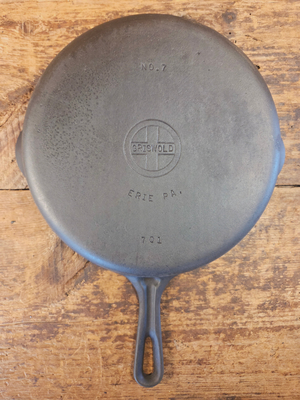 Priced to Sell: Griswold No. 7 Cast Iron Skillet with Small Block Logo and Grooved Handle 701 - Skillet
