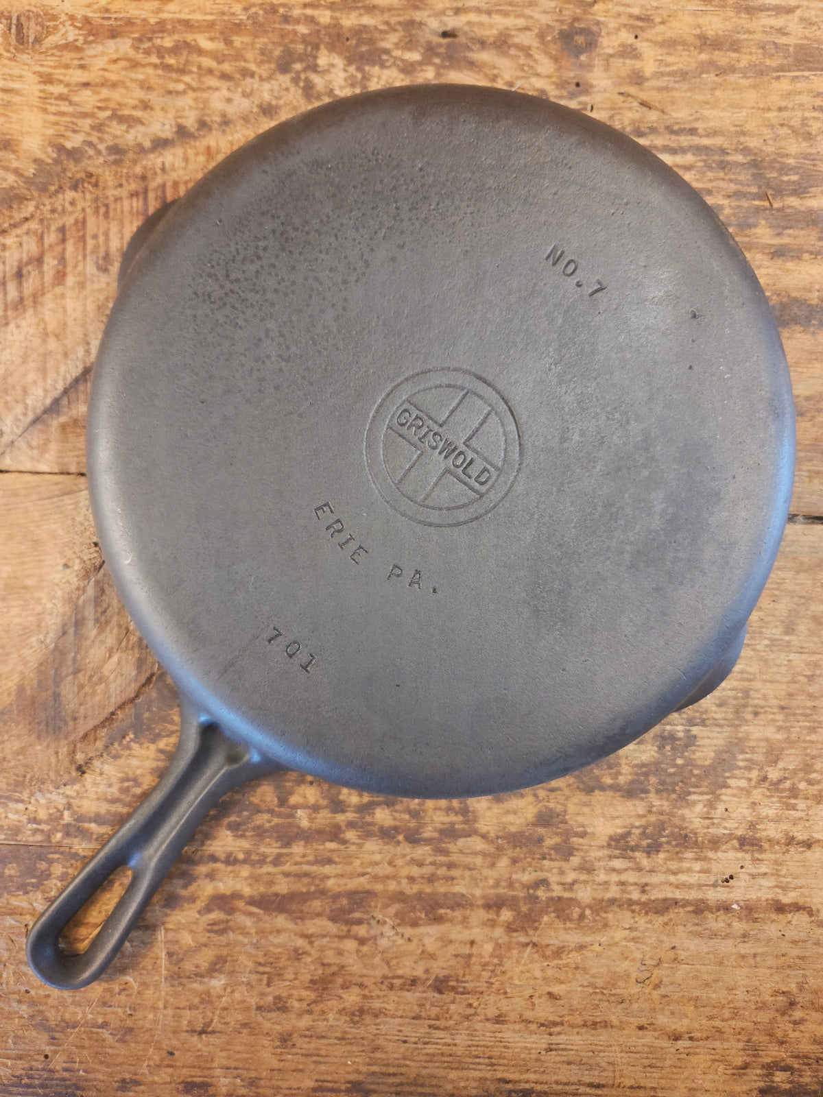Priced to Sell: Griswold No. 7 Cast Iron Skillet with Small Block Logo and Grooved Handle 701 - Skillet