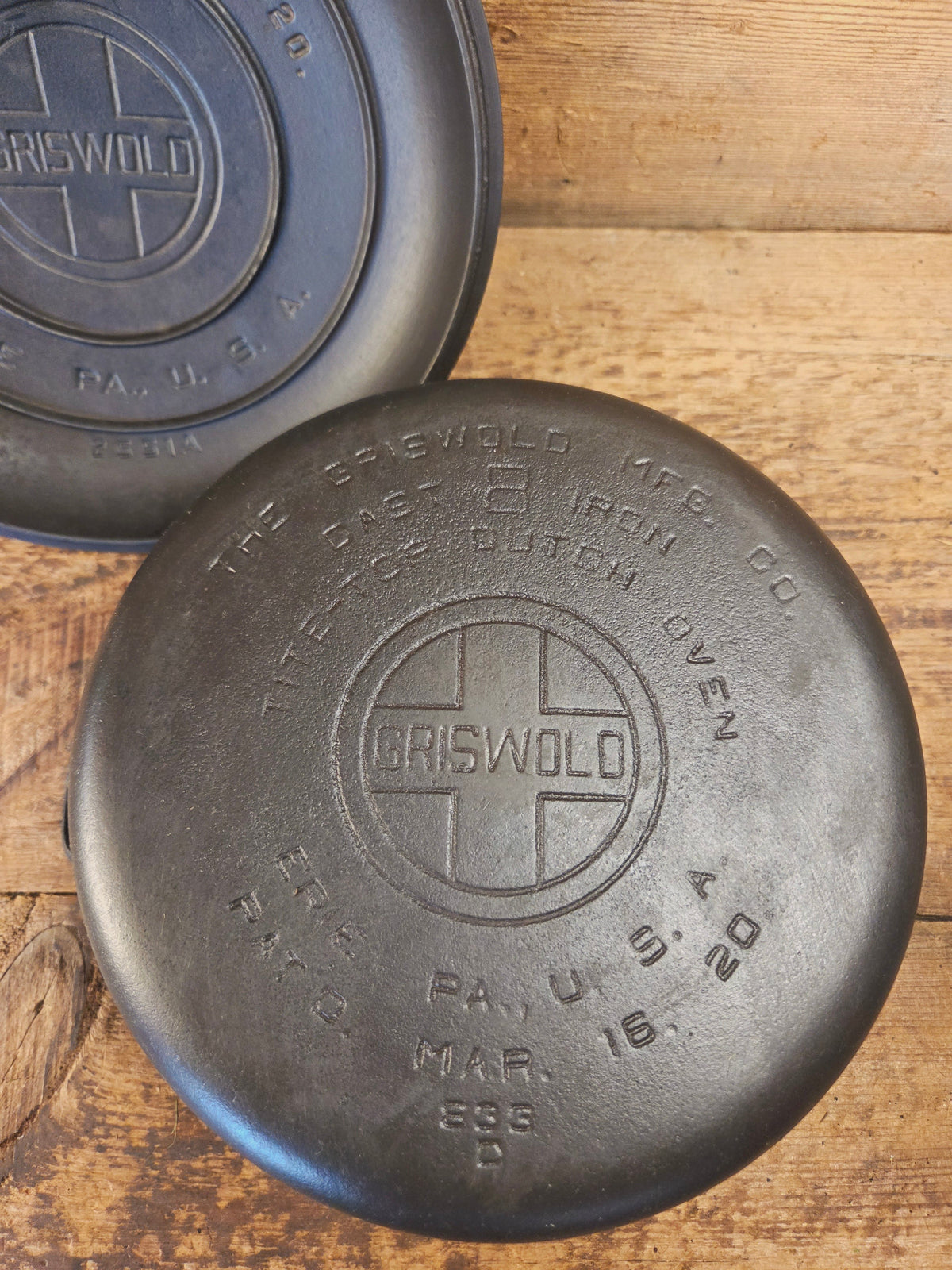 Awesome! 1920’s Griswold #8 Tite-Top Cast Iron Dutch Oven 833 D and high dome matching Griswold Lid 2551 A - Dutch