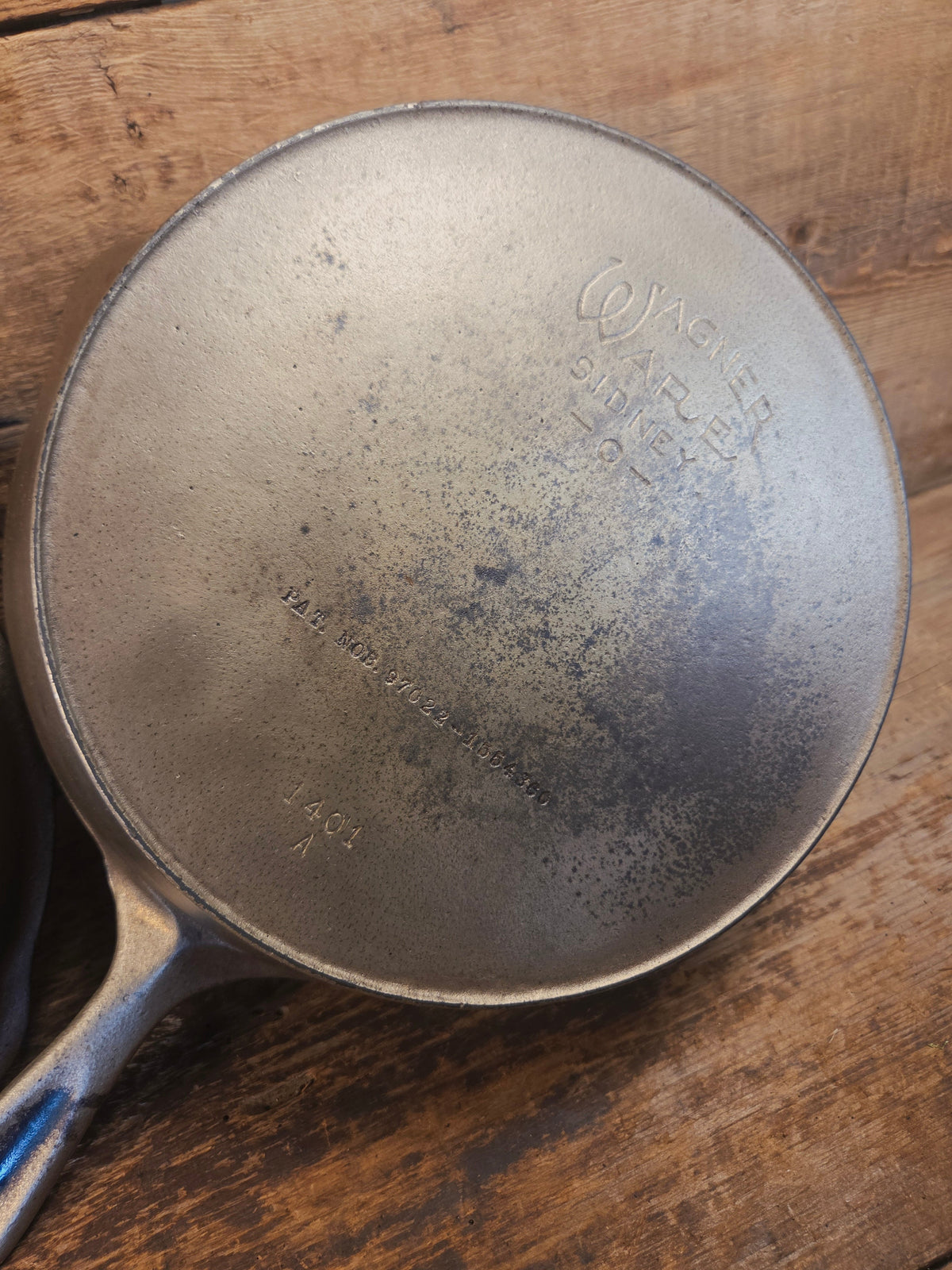 TWO skillets in one! 1920’s Era Wagner Combo Cooker 1401/1401. Nickel Outside Black Iron Inside - Skillet