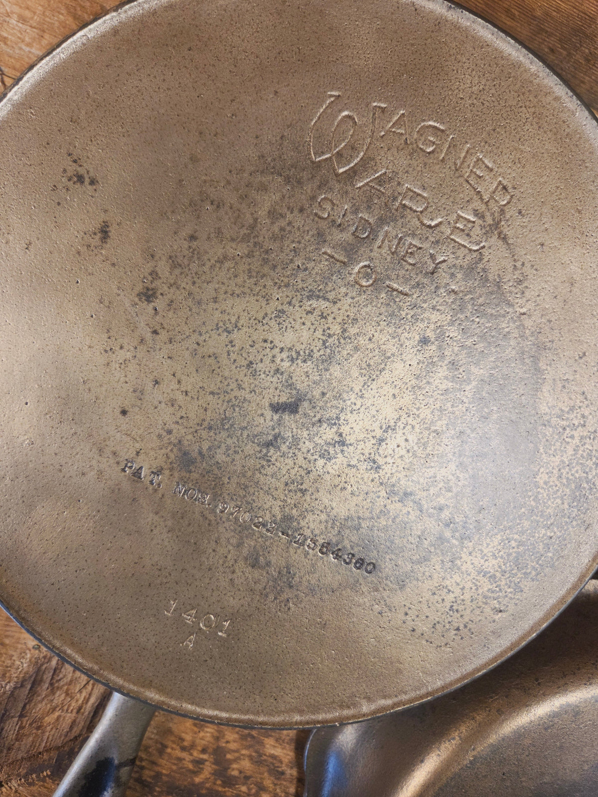 TWO skillets in one! 1920’s Era Wagner Combo Cooker 1401/1401. Nickel Outside Black Iron Inside - Skillet