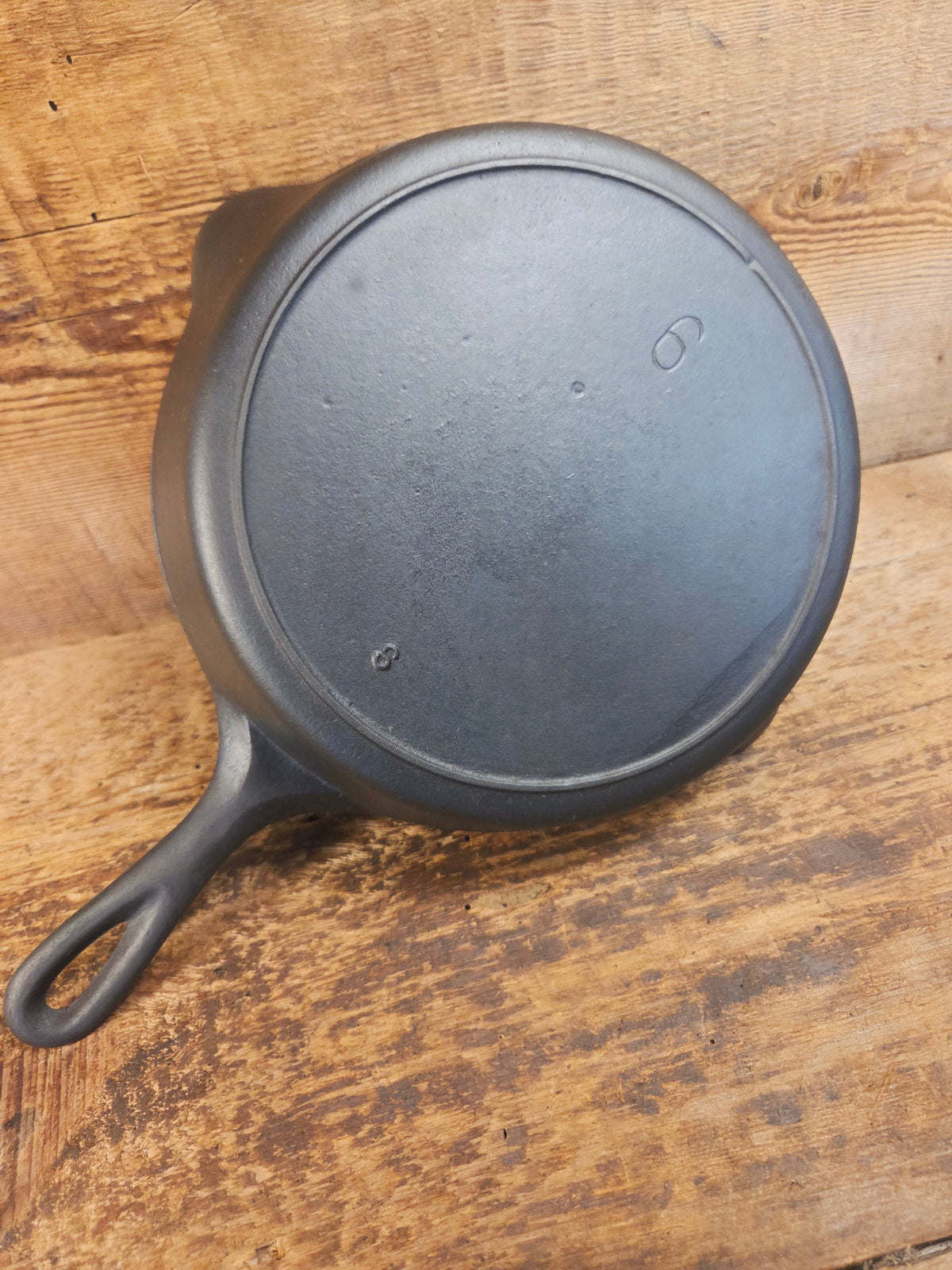 1910’s very early Lodge #6 Cast Iron Skillet with Single Notch and Raised S at 6 O’clock position - Skillet