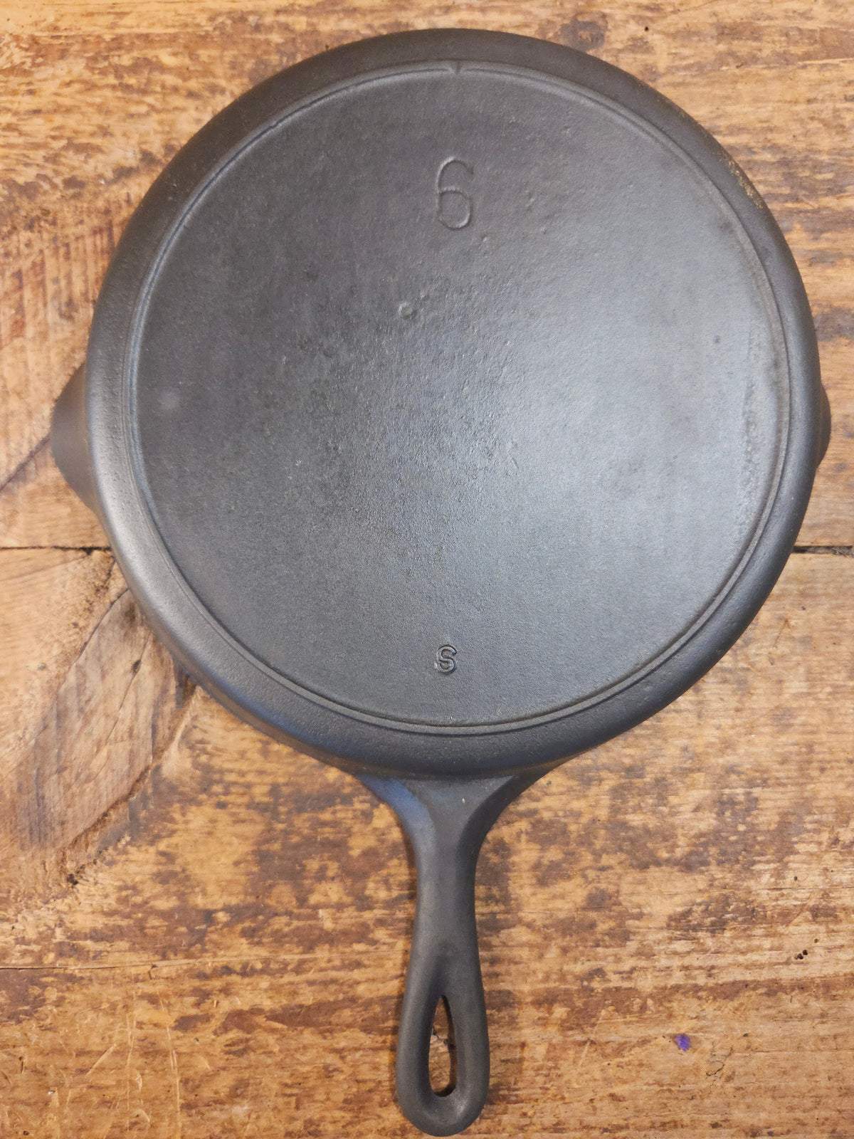 1910’s very early Lodge #6 Cast Iron Skillet with Single Notch and Raised S at 6 O’clock position - Skillet