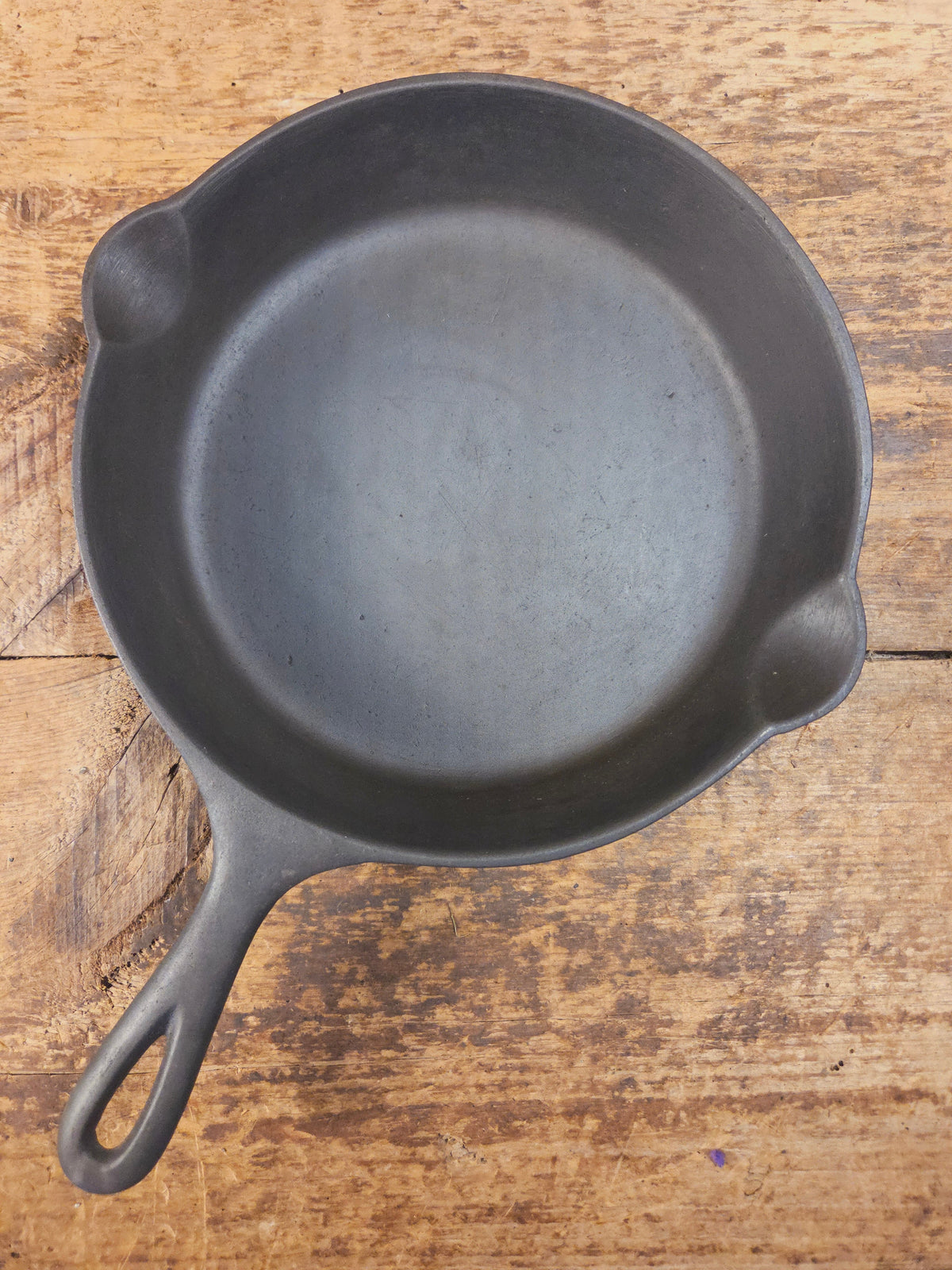 1910’s very early Lodge #6 Cast Iron Skillet with Single Notch and Raised S at 6 O’clock position - Skillet