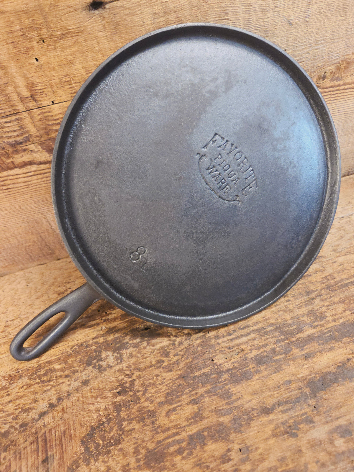 Favorite Piqua Ware #8 Round Cast Iron Griddle with Smiley Logo 8 - Griddle