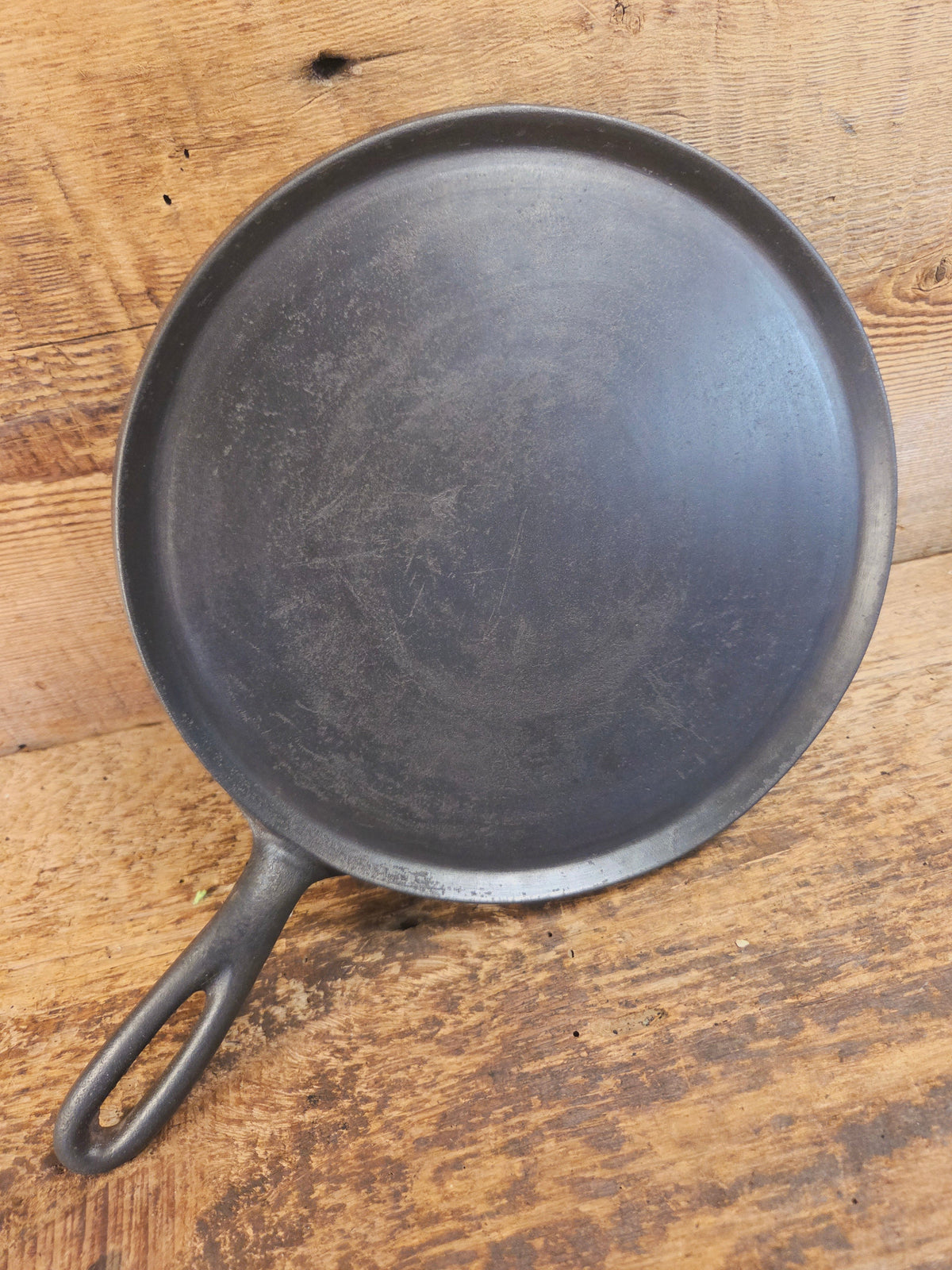 Favorite Piqua Ware #8 Round Cast Iron Griddle with Smiley Logo 8 - Griddle