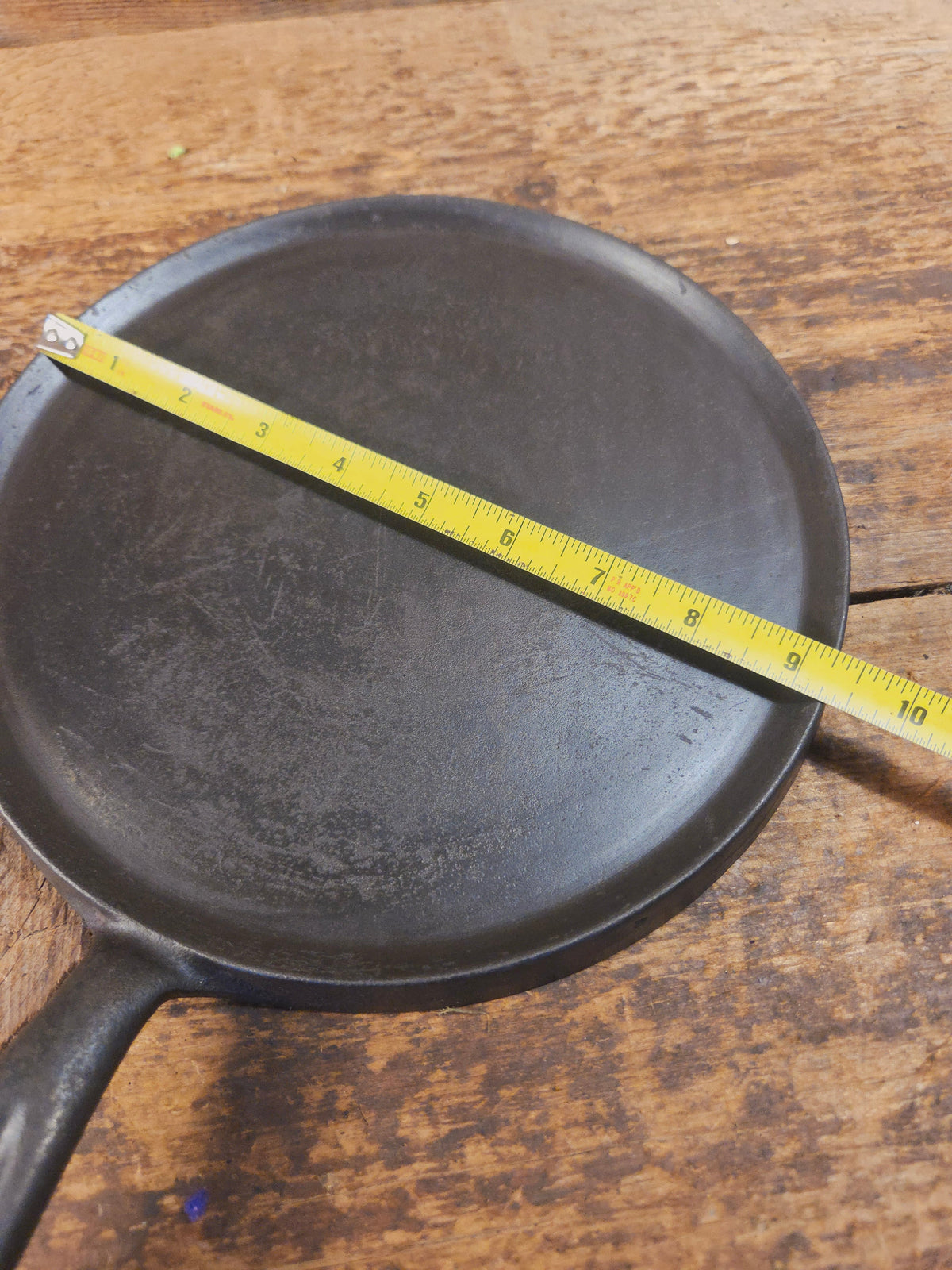 Favorite Piqua Ware #8 Round Cast Iron Griddle with Smiley Logo 8 - Griddle
