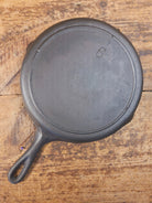 Gorgeous Mid 1900’s Lodge #6 Skillet with Three Notch Heat Ring with ’7 and 5’’ makers mark. Perfect for saute & sides