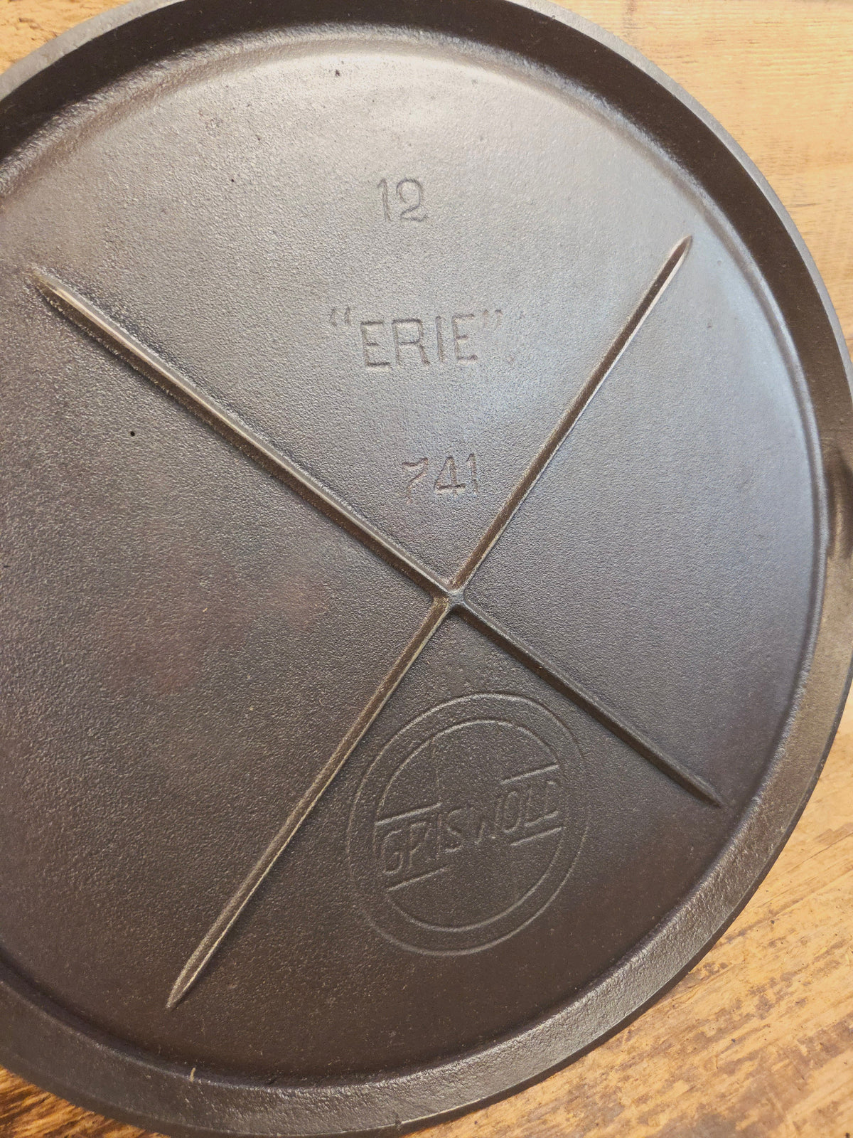 Beautiful!! Early 1920’s Griswold Slant Logo ’Erie’ No. 12 Round Griddle Bailed 741. Perfect Pizza Griddle - Griddle