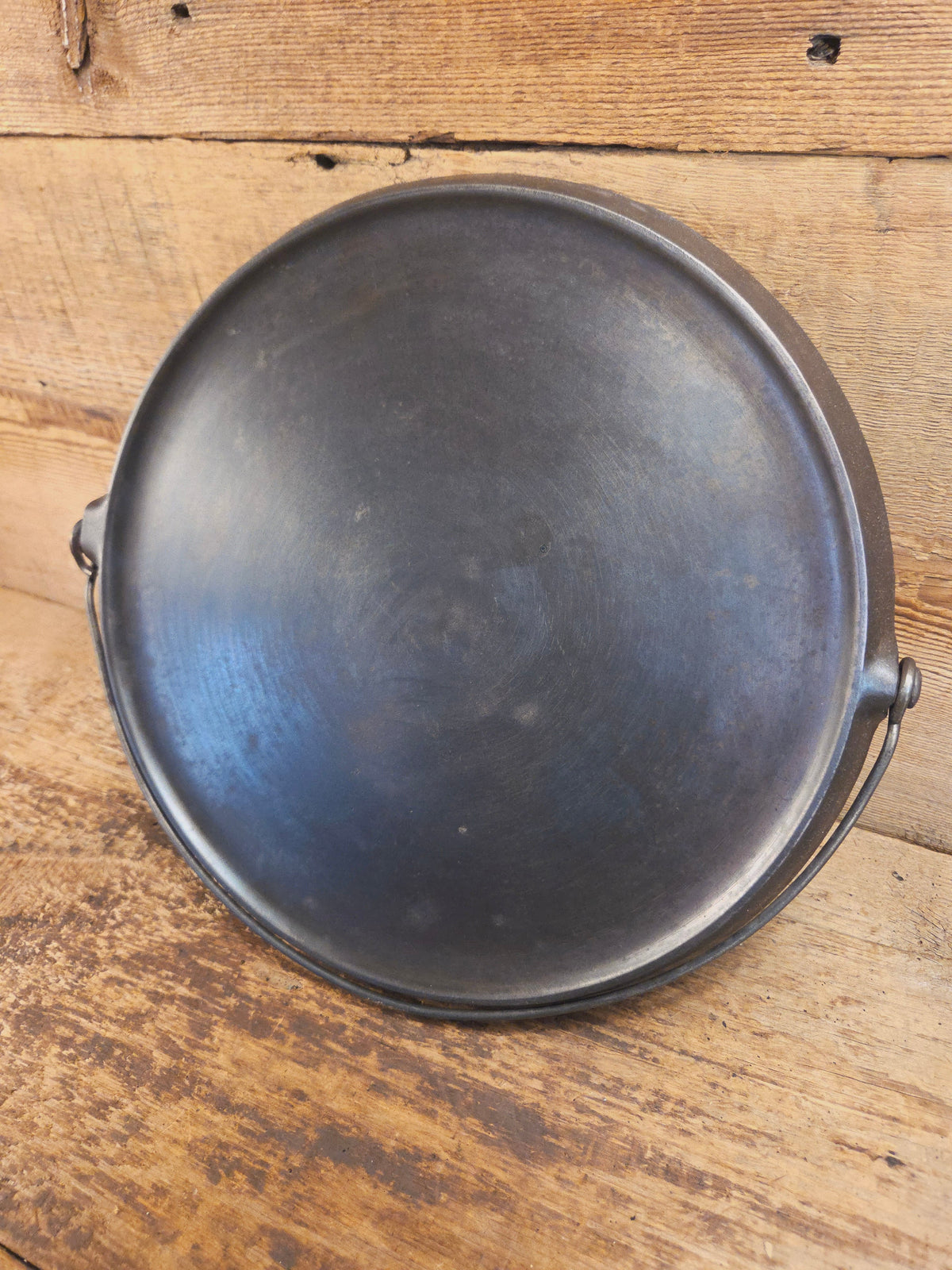 Beautiful!! Early 1920’s Griswold Slant Logo ’Erie’ No. 12 Round Griddle Bailed 741. Perfect Pizza Griddle - Griddle