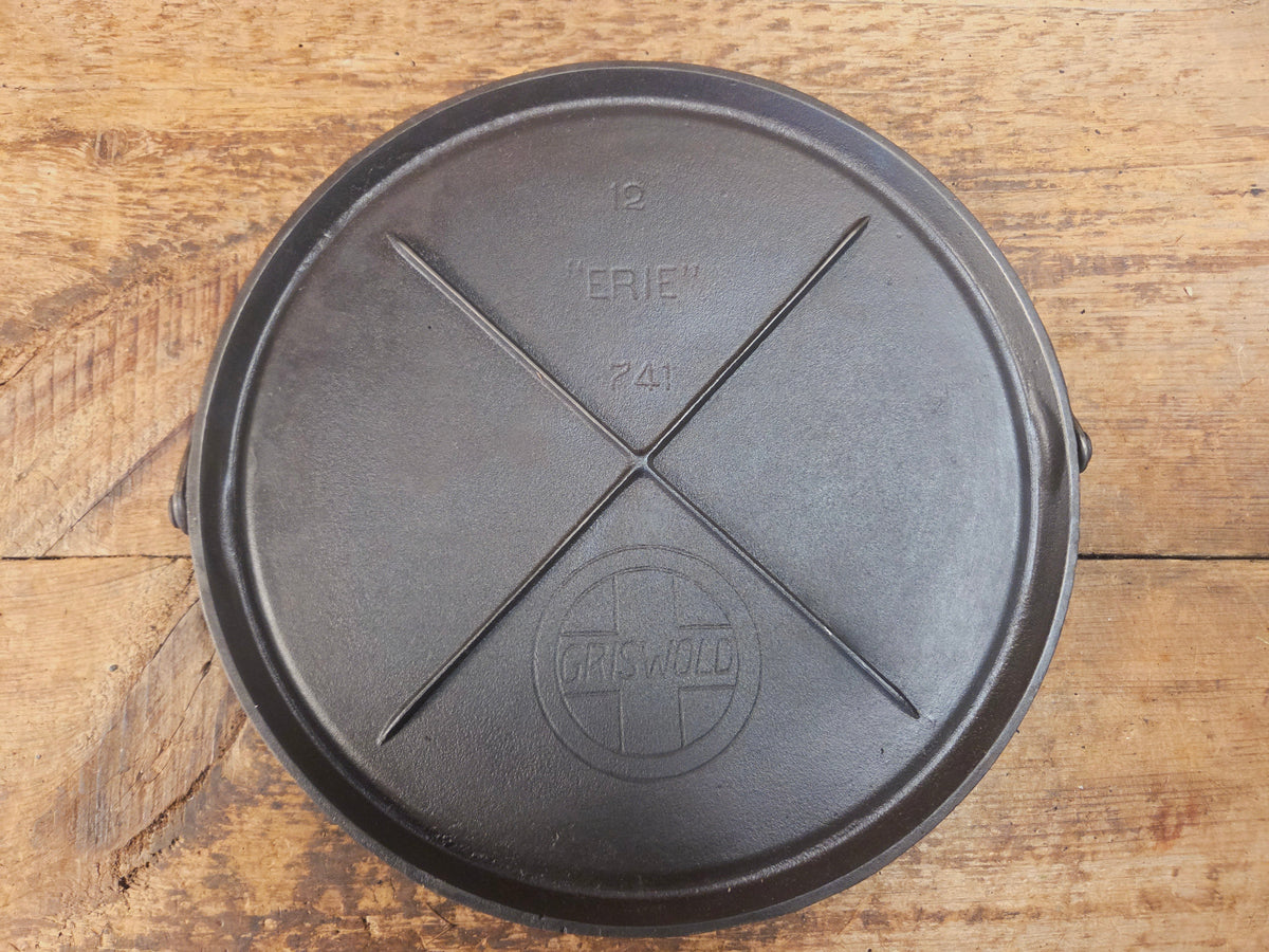 Beautiful!! Early 1920’s Griswold Slant Logo ’Erie’ No. 12 Round Griddle Bailed 741. Perfect Pizza Griddle - Griddle
