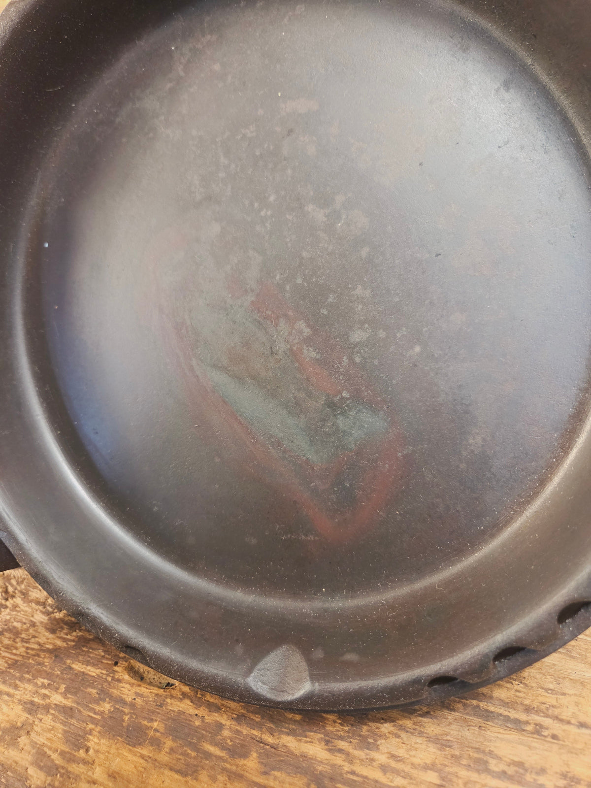 Pretty unique piece! Griswold Odorless skillet 869. Utility Skillet - Skillet