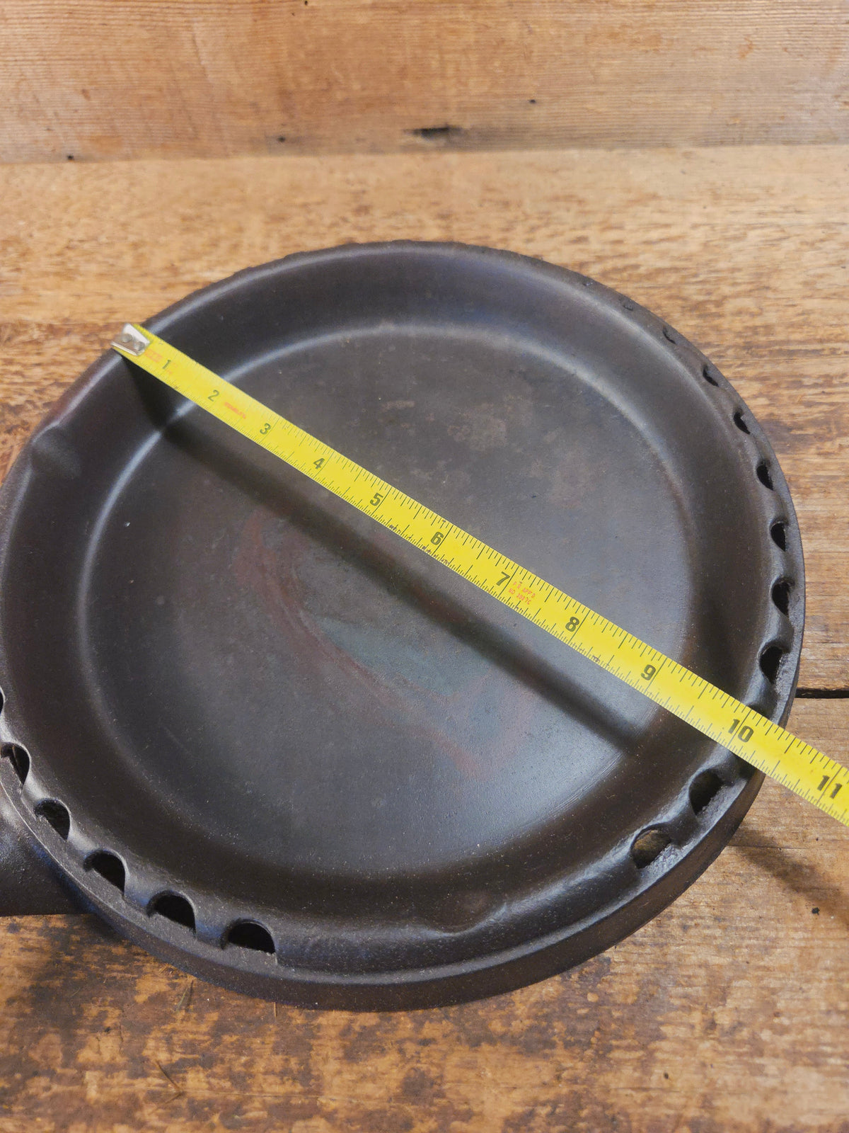 Pretty unique piece! Griswold Odorless skillet 869. Utility Skillet - Skillet