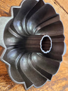 Early 1900’s Wagner ’B’ Bundt style pan. American history bakeware! - Bakeware