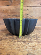 Early 1900’s Wagner ’B’ Bundt style pan. American history bakeware! - Bakeware
