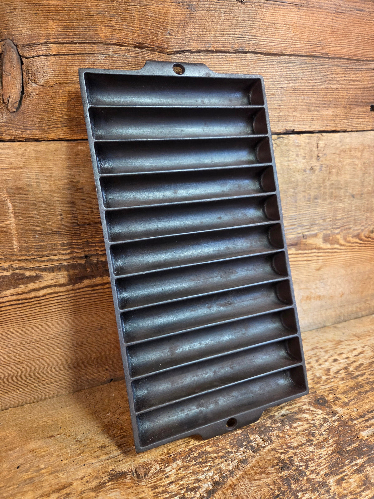 Very unique! Wagner #22 Bread Stick Gem Pan. Diamond Makers Mark ’W’ Gem Pan - Bakeware