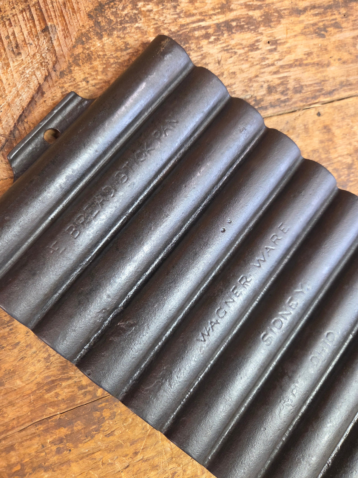 Very unique! Wagner #22 Bread Stick Gem Pan. Diamond Makers Mark ’W’ Gem Pan - Bakeware