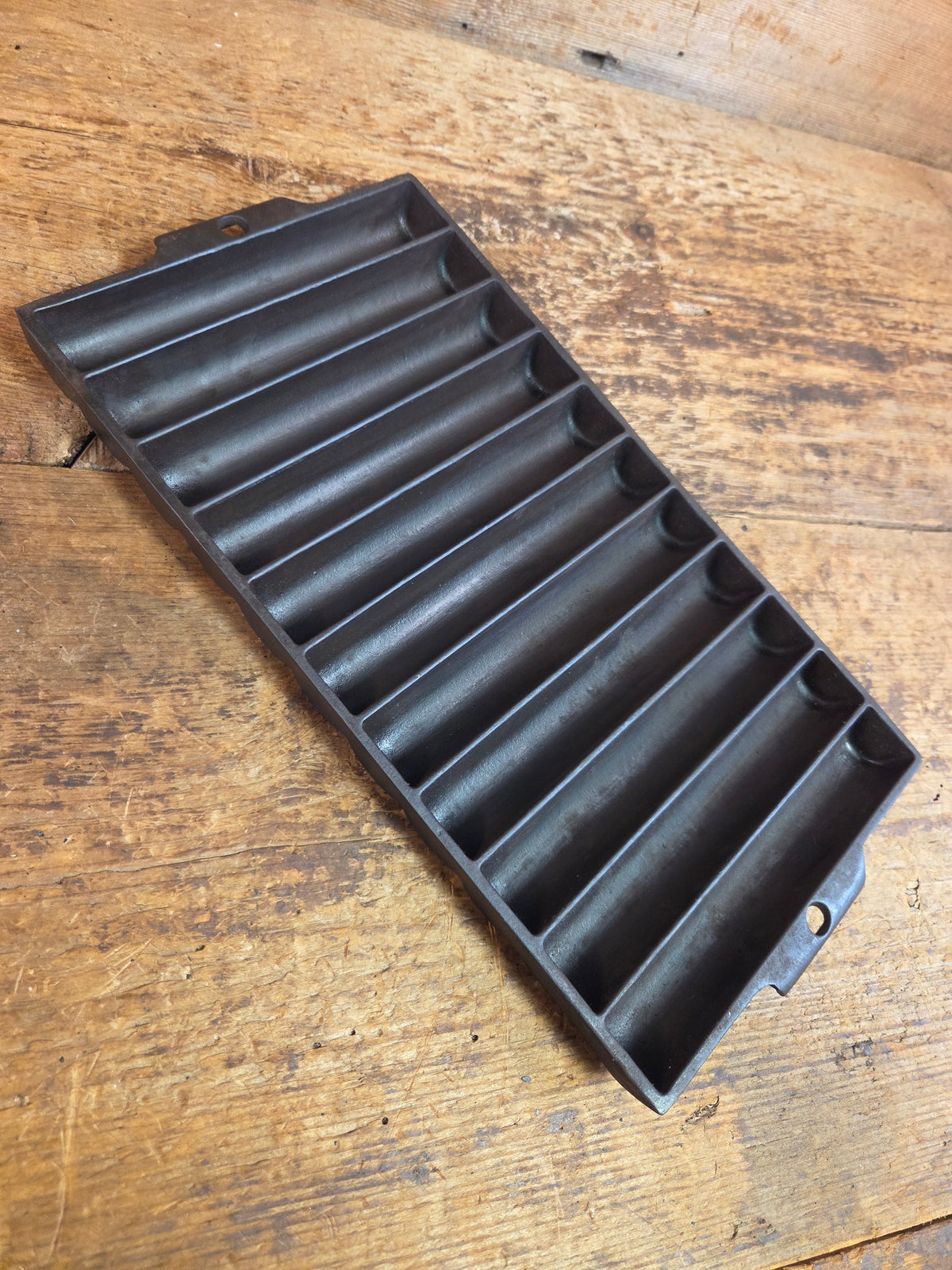Very unique! Wagner #22 Bread Stick Gem Pan. Diamond Makers Mark ’W’ Gem Pan - Bakeware