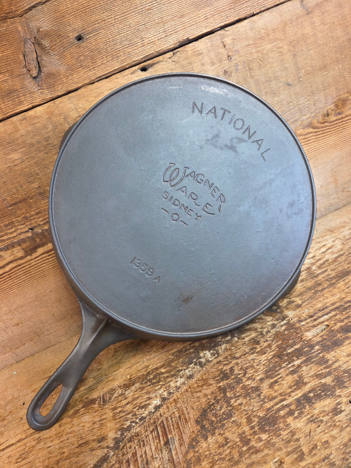 Tough to find! 1924 Wagner made National / Wagner Ware dual logo #8 (1358) Center logo cast iron skillet with Heat Ring