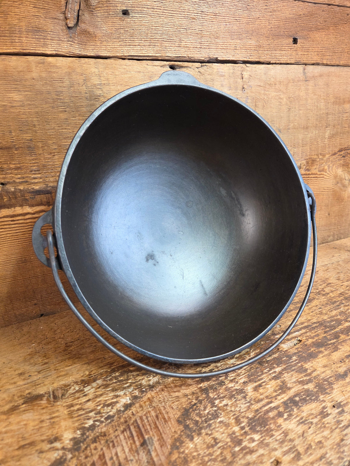 Beautiful #3 1920’s era Wagner Sidney #3 Scotch Bowl (aka candy kettle). Hard to find GORGEOUS collector’s piece