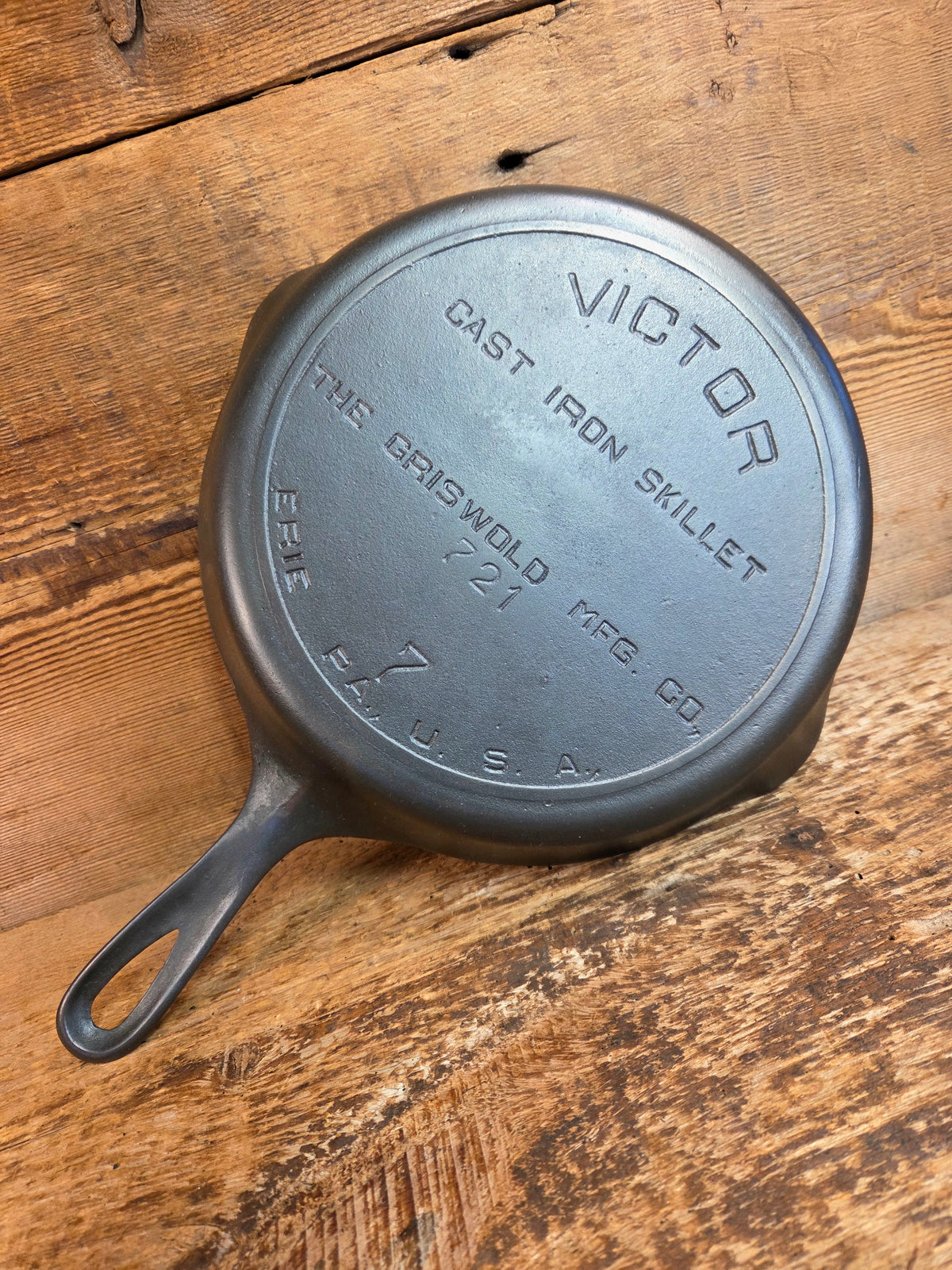 1920’s Griswold’s Victor #7 Skillet with Heat Ring Fully Marked 721. Amazing Sauté skillet - Skillet