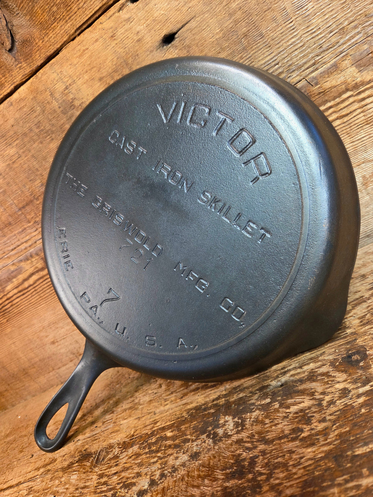 1920’s Griswold’s Victor #7 Skillet with Heat Ring Fully Marked 721. Amazing Sauté skillet - Skillet