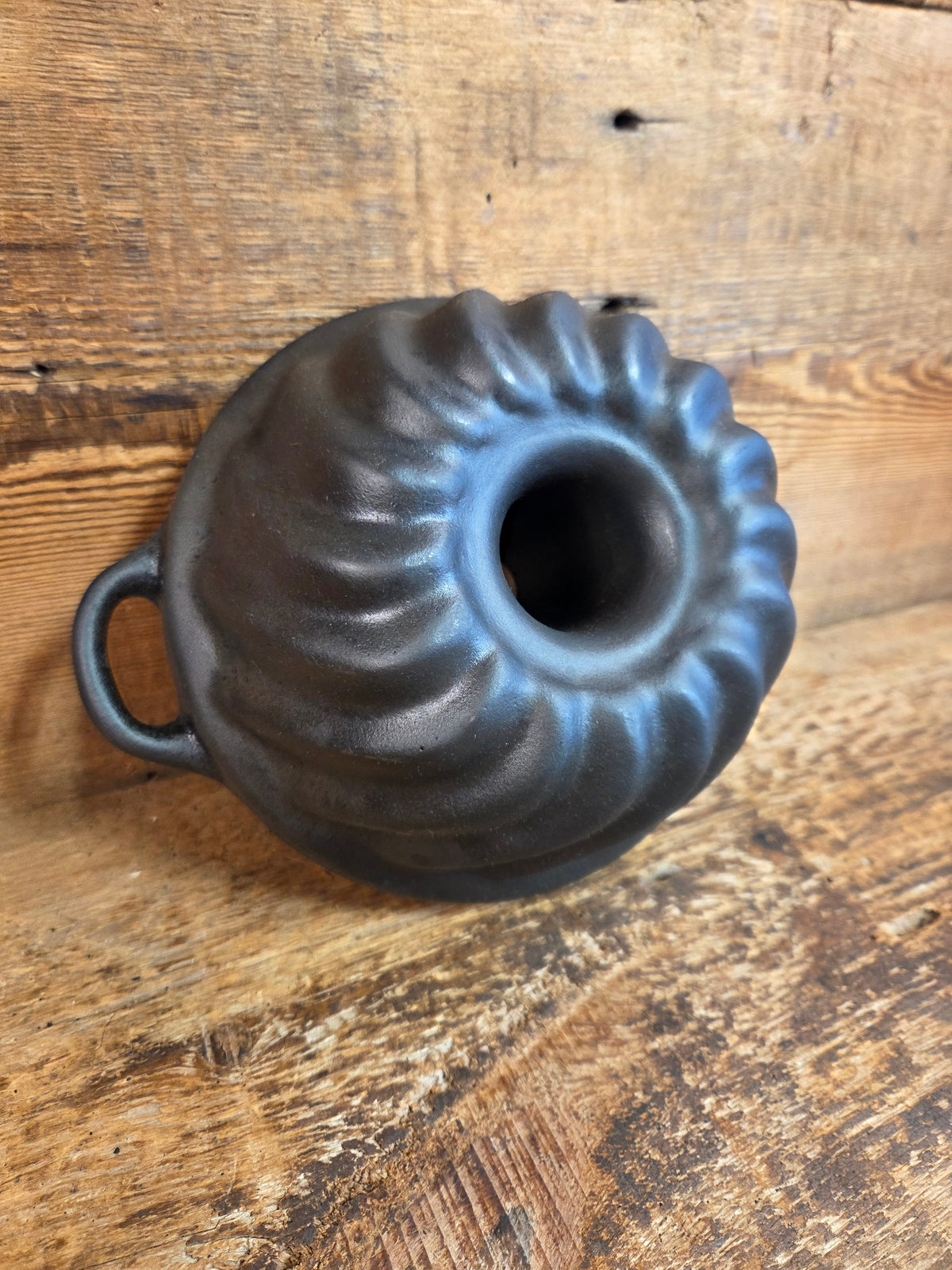 Great gift for the baker! Swirl style 7 Cup Bundt pan made by Buzuluk Foundry - Bakeware