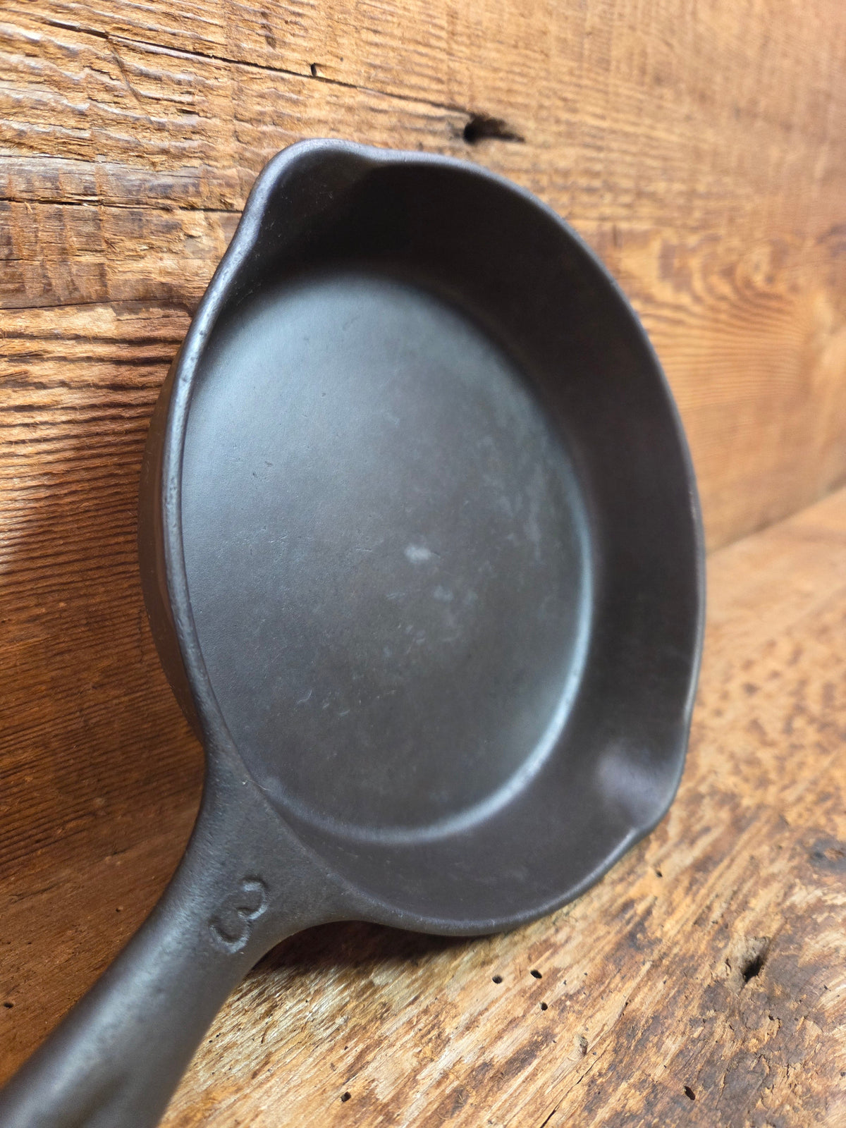 Awesome 1920’s Era Wagner Sidney -O- #3 Skillet with ’Pie’ Logo and Smooth Bottom 1053 D - Skillet