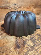 Great gift for the baker! Mid 1800’s Unknown ’Propeller’ handle style 17 Cup Bundt Pan with sprue marks - Bakeware