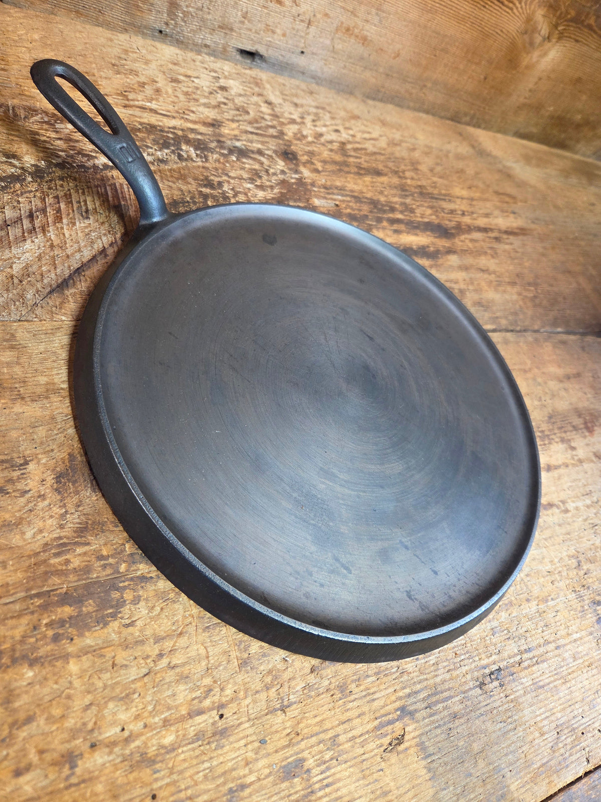 Awesome pizza griddle or for breakfast hot cakes! 1920’’s #10 Griswold Large Block cast iron Griddle 610 - Griddle