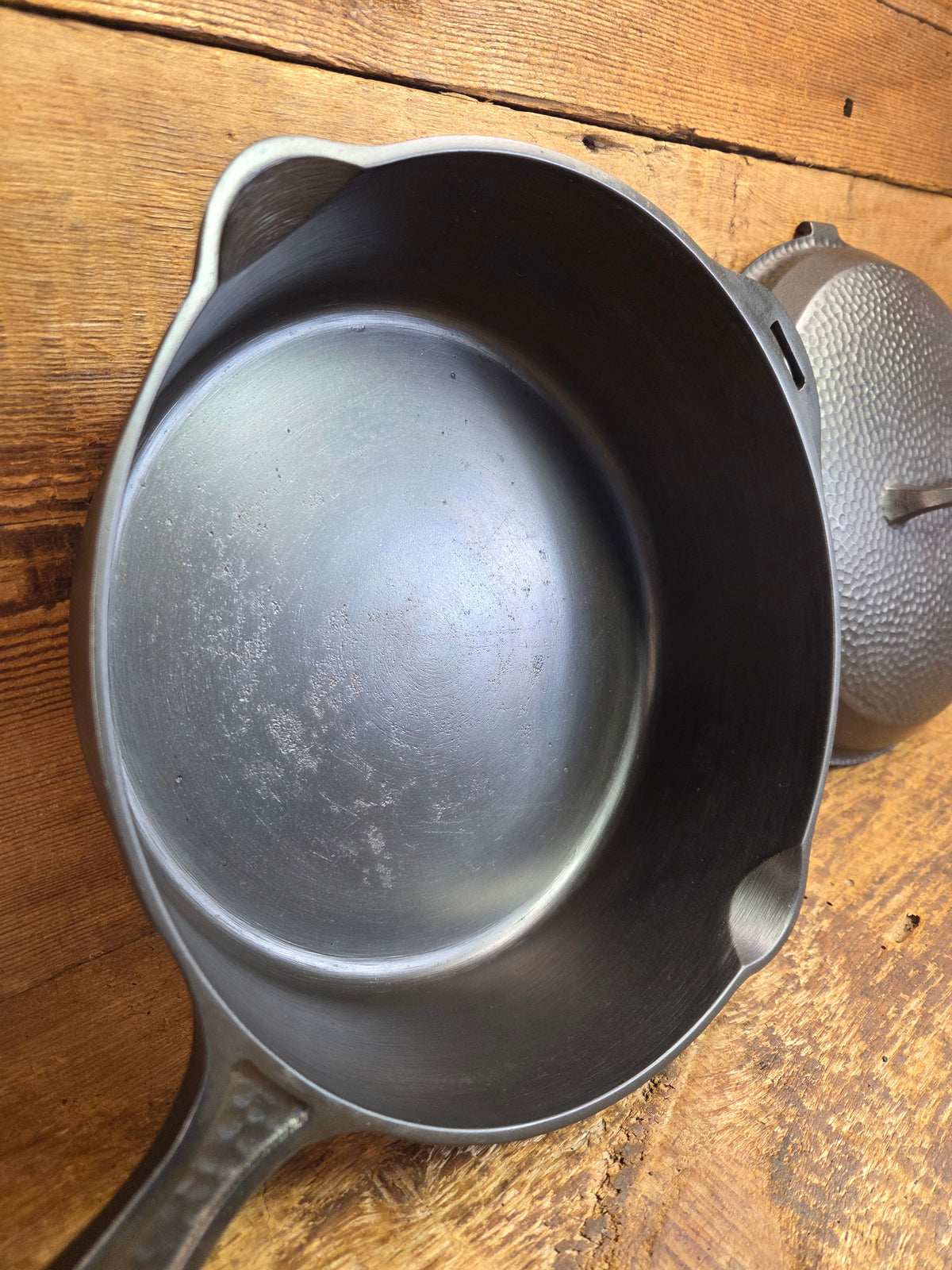 WOW! Hard to find 1930’s Hammered finish Griswold No. 8 DEEP CHICKEN FRYER Cast Iron Skillet 2028 w/ hinged lid 2098