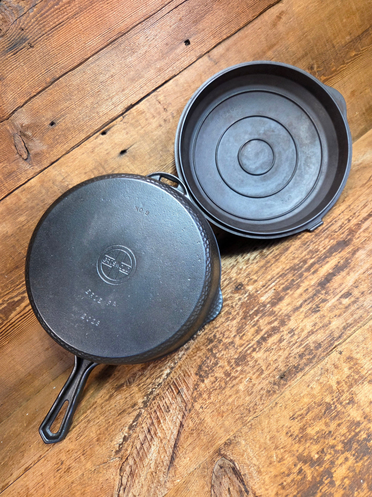 WOW! Hard to find 1930’s Hammered finish Griswold No. 8 DEEP CHICKEN FRYER Cast Iron Skillet 2028 w/ hinged lid 2098