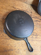 WOW! Hard to find 1930’s Hammered finish Griswold No. 8 DEEP CHICKEN FRYER Cast Iron Skillet 2028 w/ hinged lid 2098