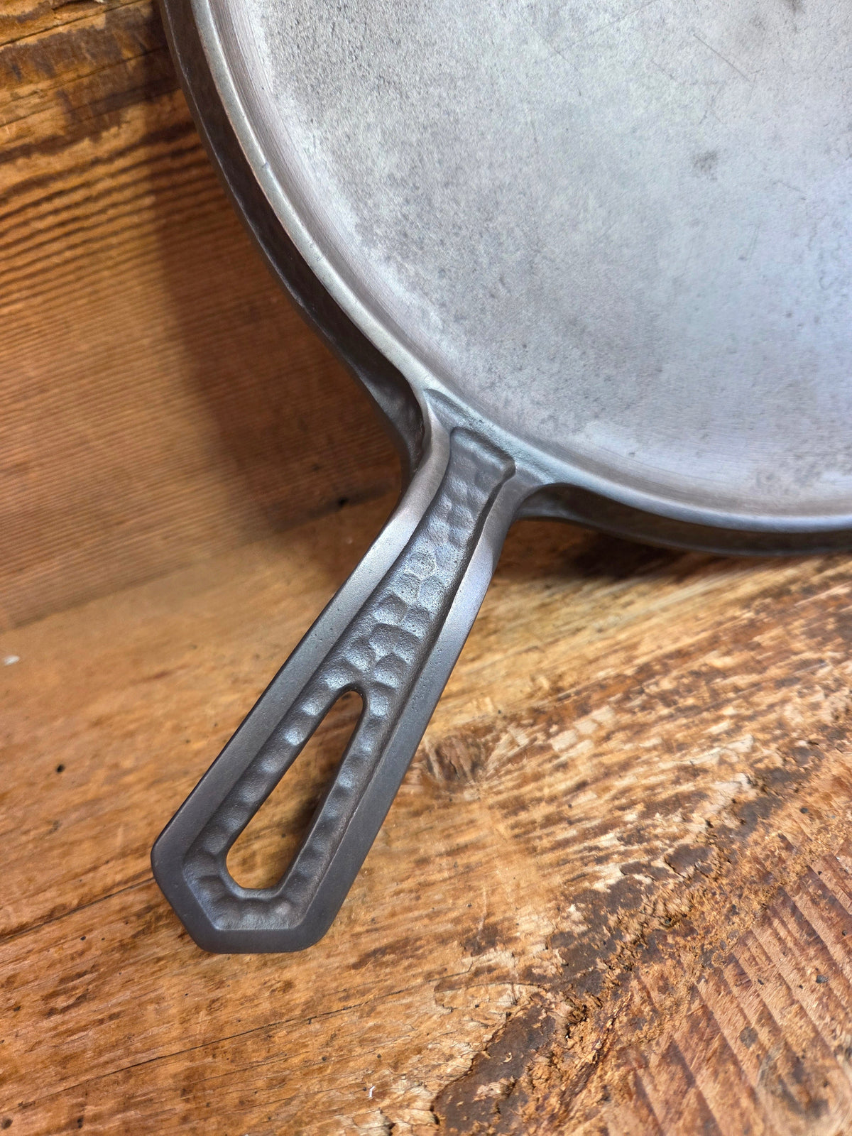 Rare treasure! Griswold hammered #9 Round Griddle. The gift for someone special - Griddle