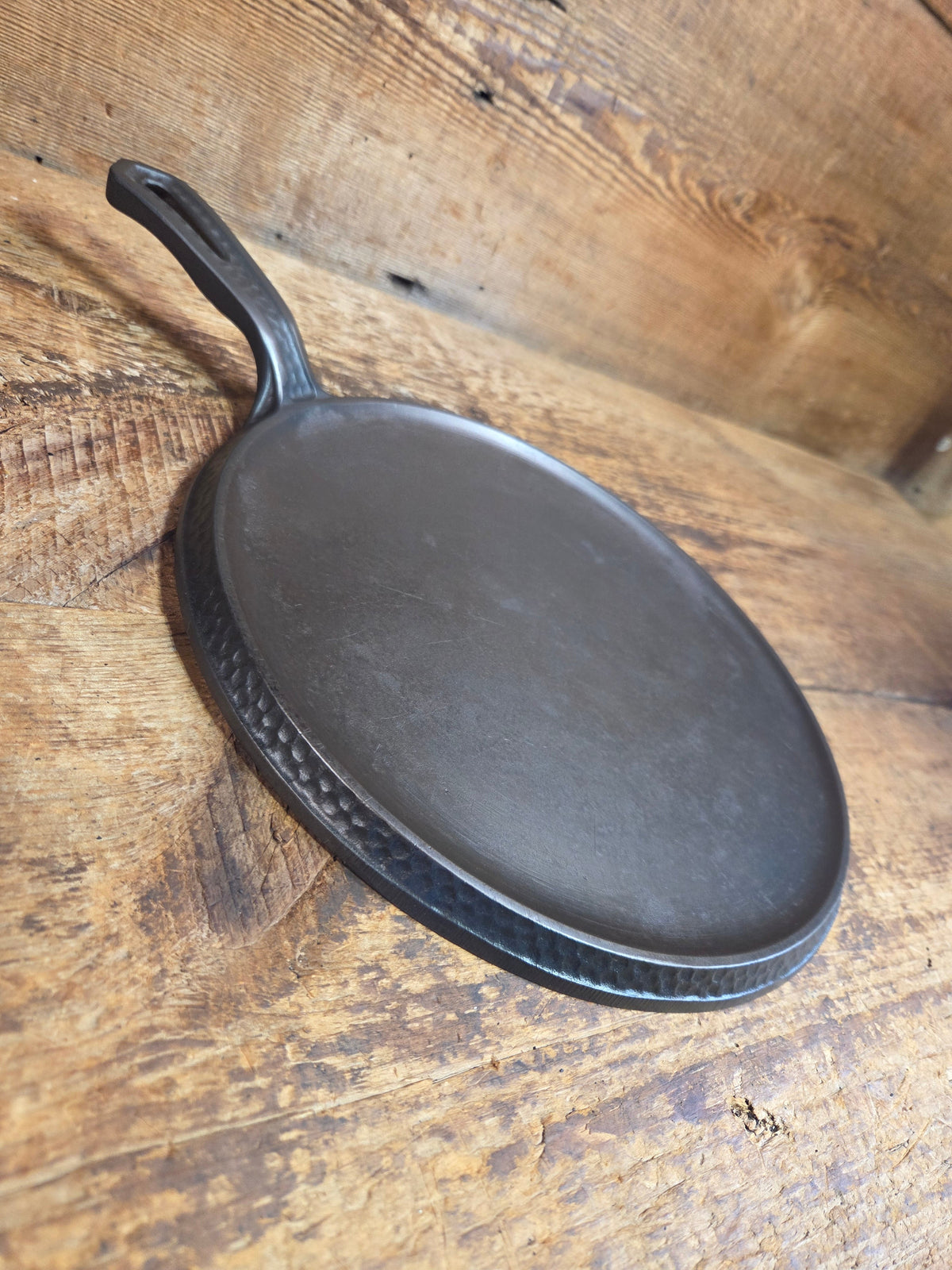 Rare treasure! Griswold hammered #9 Round Griddle. The gift for someone special - Griddle