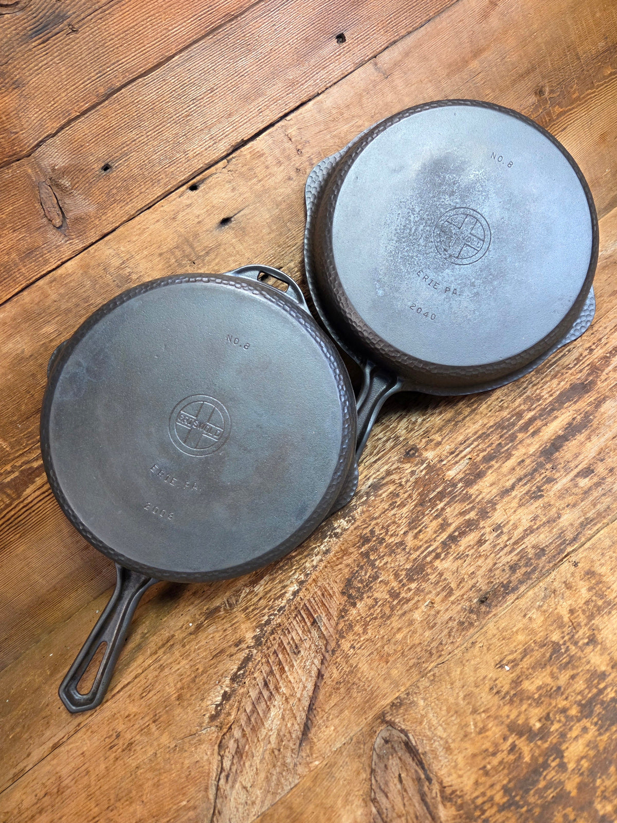 Oh my! Hard to find 1940’s Hammered finish Griswold No. 8 cast iron skillet 2008 with matching hinged skillet top 2040