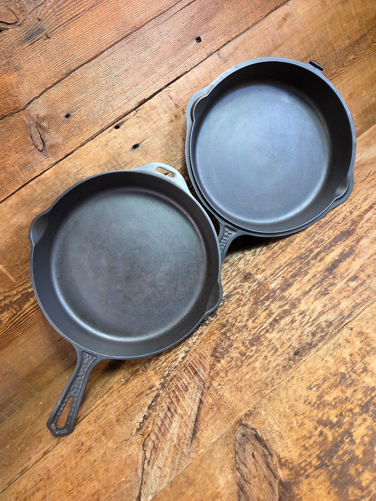 Oh my! Hard to find 1940’s Hammered finish Griswold No. 8 cast iron skillet 2008 with matching hinged skillet top 2040