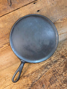 1920’s Griswold #8 Round Griddle 608. Awesome piece to have in your kitchen! - Griddle