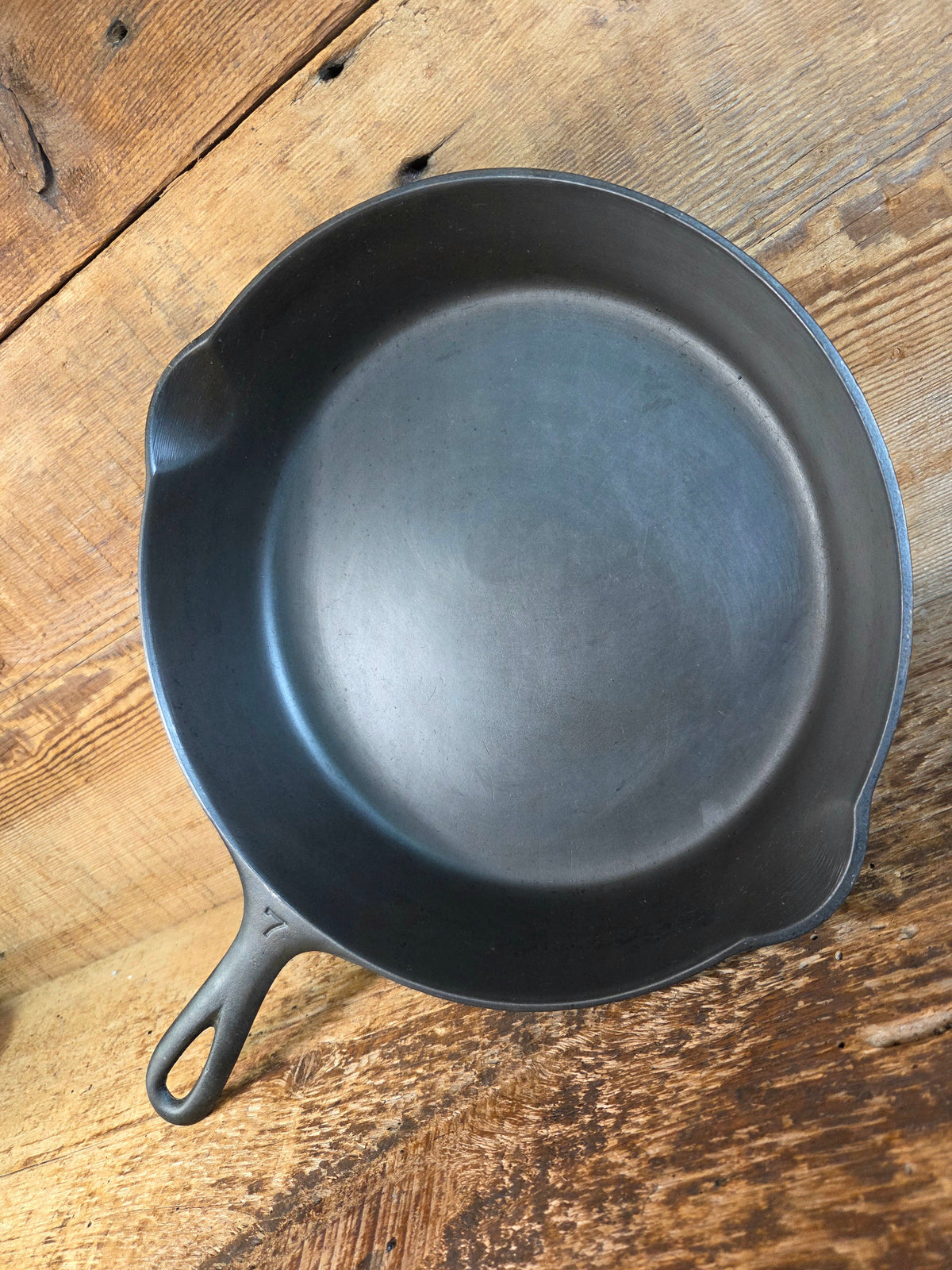 Griswold #7 Skillet with Large Block Logo and Smooth Bottom 701 D later handle - Skillet